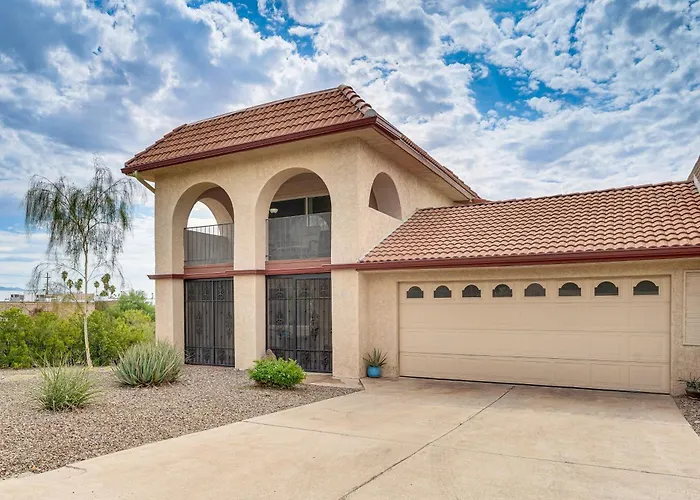 Mtn-view Townhome W/ Pools: 5 Mi To Sabino Canyon! Holiday home *