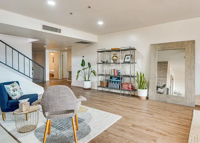 Mtn-view Townhome W/ Pools: 5 Mi To Sabino Canyon! Holiday home Tucson