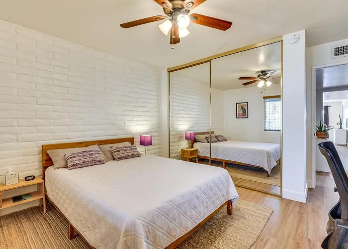 Holiday home Mtn-view Townhome W/ Pools: 5 Mi To Sabino Canyon! Tucson
