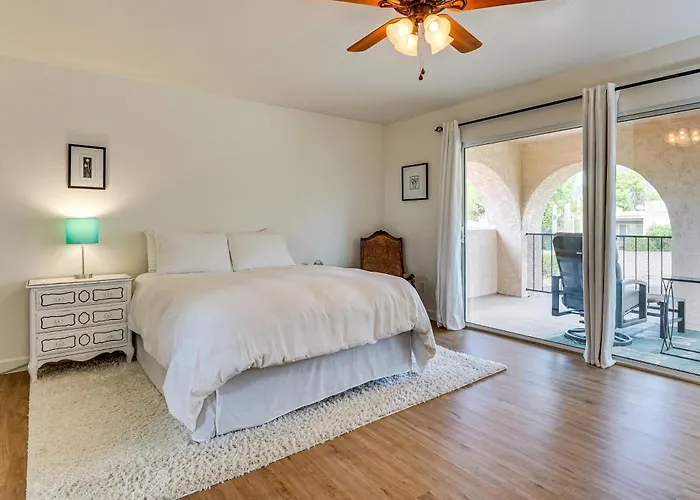 Mtn-view Townhome W/ Pools: 5 Mi To Sabino Canyon! Holiday home *