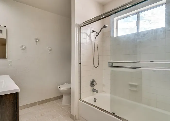 Holiday home Mtn-view Townhome W/ Pools: 5 Mi To Sabino Canyon!