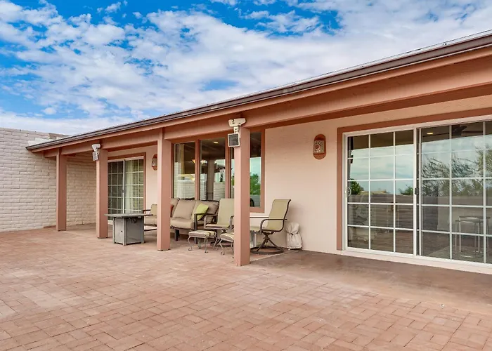 Holiday home Mtn-view Townhome W/ Pools: 5 Mi To Sabino Canyon! Tucson