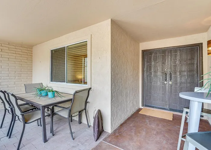 Holiday home Mtn-view Townhome W/ Pools: 5 Mi To Sabino Canyon! Tucson
