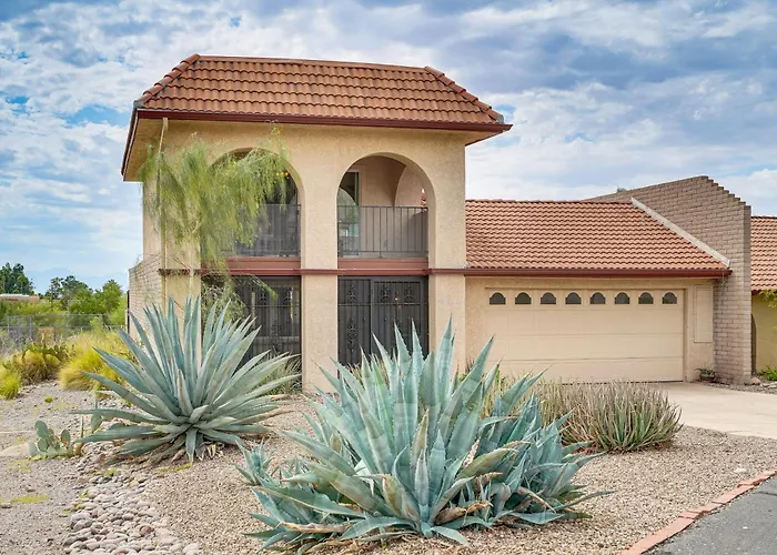 Mtn-view Townhome W/ Pools: 5 Mi To Sabino Canyon! Holiday home