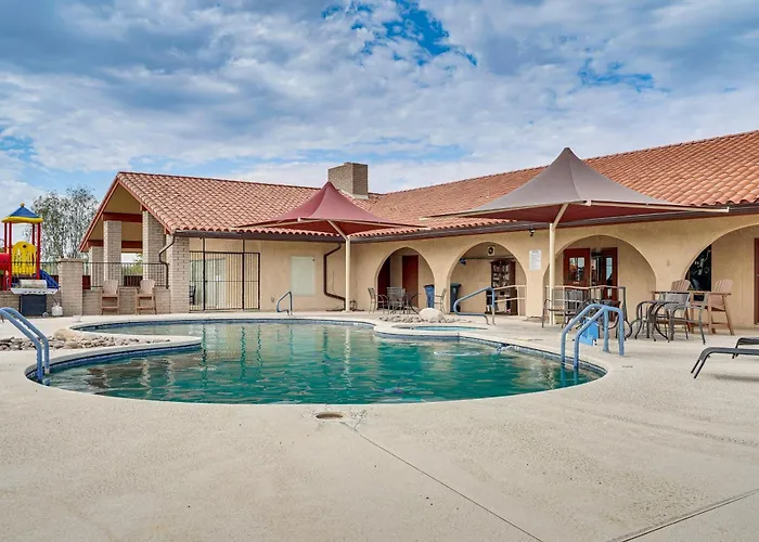 Mtn-view Townhome W/ Pools: 5 Mi To Sabino Canyon! Holiday home Tucson