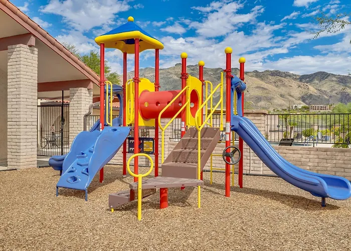 Mtn-view Townhome W/ Pools: 5 Mi To Sabino Canyon! Holiday home Tucson