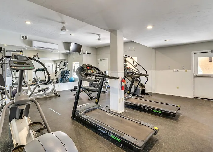 Mtn-view Townhome W/ Pools: 5 Mi To Sabino Canyon!